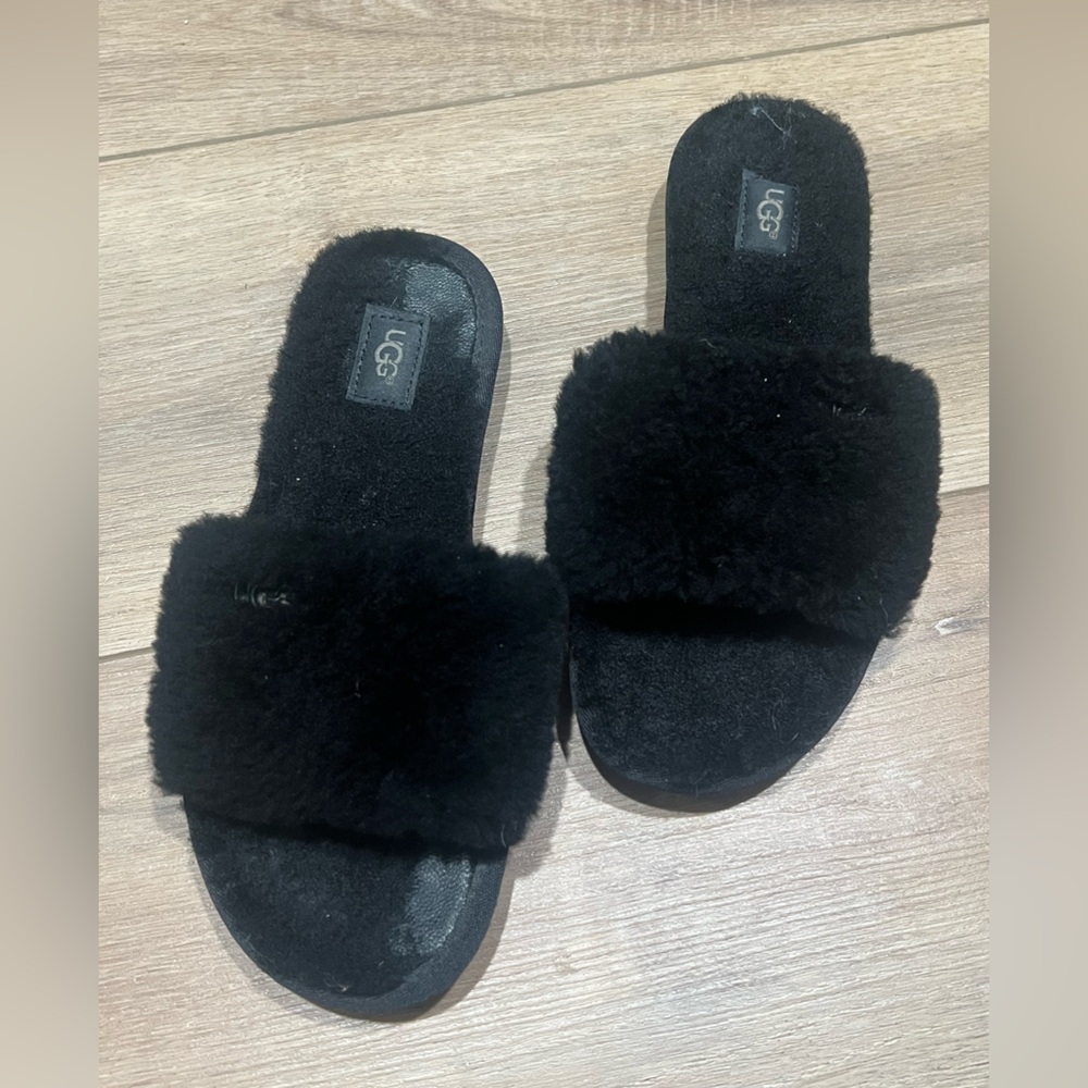 UGG Women's Black Furry Fuzzy Slippers Slides Sandals size 6 - Picture 4 of 4